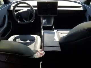 2024 Tesla Model 3 z VIN 5YJ3E1EA9RF820808, wystawiony jako Copart lot #51255605 z przebiegiem 12 216 mil mil oraz Szkody całkowita. Historia ofert i sprzedaży dostępna na DreamBid. Obrazek 8.