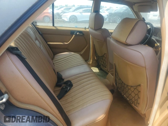 1986 Mercedes-Benz 300 E с VIN WDBEA30D8GA318345, выставлен на аукционе Copart как лот 59481785 с пробегом 47 646 миль миль и Чистый • Clean title. История ставок и продаж доступна на DreamBid. Изображение 10.