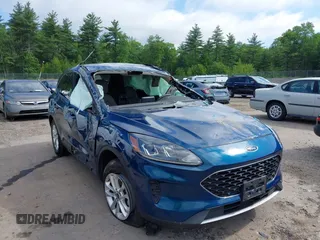 2020 Ford Escape SE z VIN 1FMCU9G68LUA19176, wystawiony jako IAAI lot #42514304 z przebiegiem 40 646 mil mil oraz . Historia ofert i sprzedaży dostępna na DreamBid. Obrazek 1.