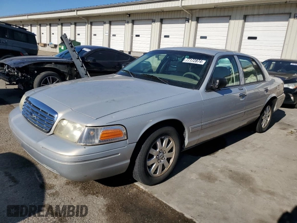 2007 Ford Crown Victoria LX с VIN 2FAFP74W27X102818, выставлен на аукционе Copart как лот 77172874 с пробегом 139 403 миль миль и Списание • Salvage title. История ставок и продаж доступна на DreamBid. Изображение 1.