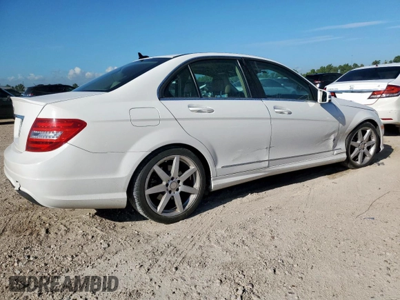 2014 Mercedes-Benz C 250 Sport with VIN WDDGF4HB5EA962960, listed as a Copart auction lot 62601655 with 34,620 mi miles and Salvage title. Bid and sale history available at DreamBid. Image 3.