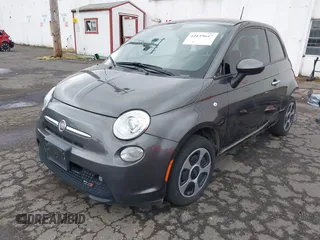 2017 FIAT 500e z VIN 3C3CFFGE5HT697541, wystawiony jako IAAI lot #42139647 z przebiegiem 61 623 mil mil oraz . Historia ofert i sprzedaży dostępna na DreamBid. Obrazek 20.