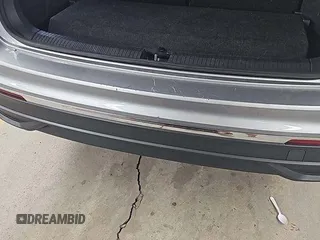 2024 Volkswagen Tiguan SE с VIN 3VV3B7AX6RM085904, выставлен на аукционе IAAI как лот 42852870 с пробегом 27 302 миль миль и . История ставок и продаж доступна на DreamBid. Изображение 19.