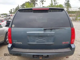 2010 GMC Yukon SLT with VIN 1GKUKCE00AR245212, listed as a IAAI auction lot 42028245 with 245,013 mi miles. Bid and sale history available at carsss.com. Image 17.