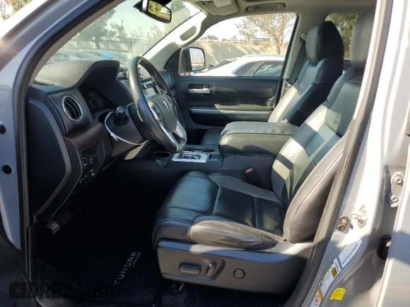 2018 Toyota Tundra SR5 z VIN 5TFHW5F12JX729043, wystawiony jako Copart lot #87330154 z przebiegiem 110 611 mil mil oraz Szkoda całkowita • Salvage title. Historia ofert i sprzedaży dostępna na DreamBid. Obrazek 7.
