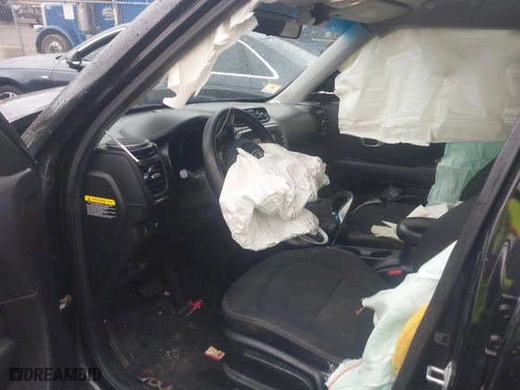 2019 Kia Soul + with VIN KNDJP3A51K7913226, listed as a IAAI auction lot 41674893 with 143,389 mi miles. Bid and sale history available at carsss.com. Image 5.
