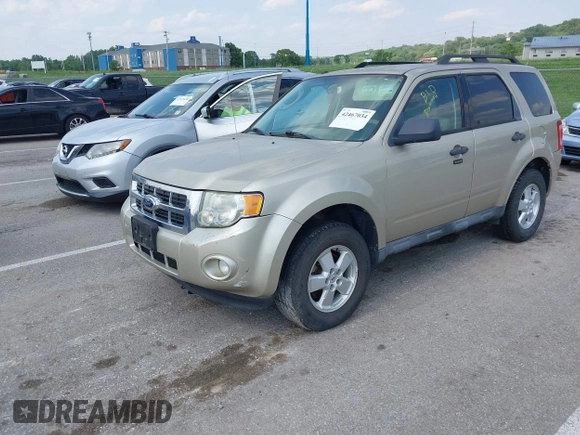 2010 Ford Escape XLT z VIN 1FMCU9D72AKC78719, wystawiony jako IAAI lot #42467034 z przebiegiem Nie podano mil oraz . Historia ofert i sprzedaży dostępna na DreamBid. Obrazek 2.