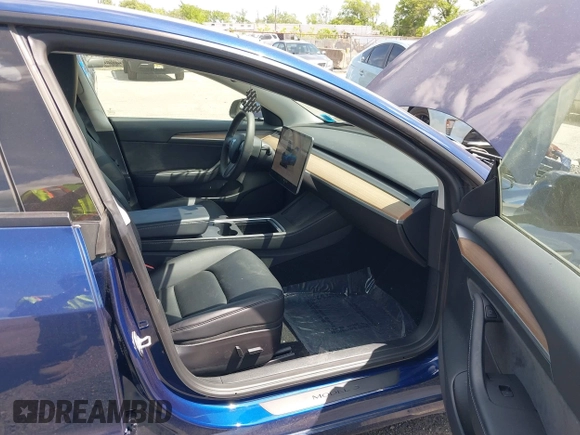 2022 Tesla Model 3 Long Range z VIN 5YJ3E1EB2NF193808, wystawiony jako IAAI lot #42281993 z przebiegiem 40 340 mil mil oraz . Historia ofert i sprzedaży dostępna na DreamBid. Obrazek 5.