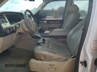 2005 Lincoln Navigator Luxury z VIN 5LMFU28515LJ24173, wystawiony jako Copart lot #58594935 z przebiegiem 224 777 mil mil oraz Czysty tytuł • Clean title. Historia ofert i sprzedaży dostępna na DreamBid. Obrazek 7.