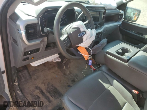 2022 Ford F-150 XL z VIN 1FTMF1CB3NKD00582, wystawiony jako Copart lot #53456805 z przebiegiem Nie podano mil oraz Nie do naprawy • Non repairable. Historia ofert i sprzedaży dostępna na DreamBid. Obrazek 8.