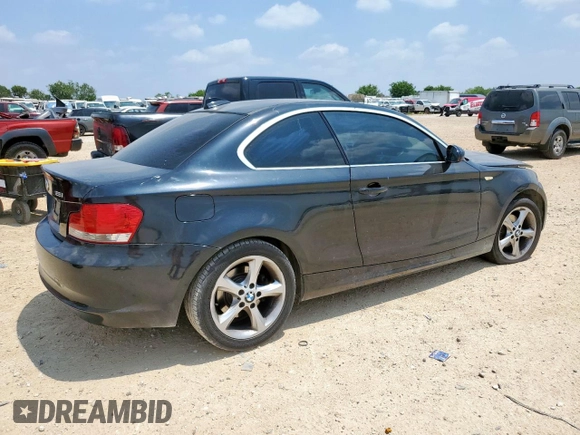 2009 BMW 1 Series 128i z VIN WBAUP73559VK76443, wystawiony jako Copart lot #58270455 z przebiegiem 151 731 mil mil oraz Szkoda całkowita • Salvage title. Historia ofert i sprzedaży dostępna na DreamBid. Obrazek 3.