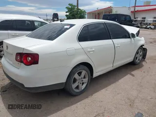 2008 Volkswagen Jetta SE z VIN 3VWRM71K38M176776, wystawiony jako IAAI lot #42244339 z przebiegiem 183 673 mil mil oraz . Historia ofert i sprzedaży dostępna na DreamBid. Obrazek 4.