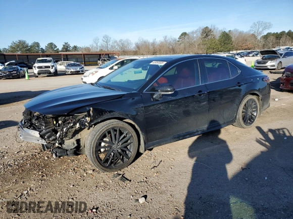 2022 Toyota Camry XSE z VIN 4T1K61AK6NU715700, wystawiony jako Copart lot #45950005 z przebiegiem 52 317 mil mil oraz Szkoda całkowita • Salvage title. Historia ofert i sprzedaży dostępna na DreamBid. Obrazek 1.