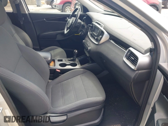 2016 Kia Sorento LX with VIN 5XYPG4A35GG048897, listed as a IAAI auction lot 41986578 with 161,157 mi miles. Bid and sale history available at carsss.com. Image 5.