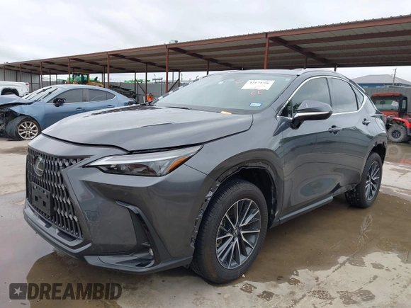 2024 Lexus NX 250 Premium z VIN 2T2GDCAZ7RC015465, wystawiony jako IAAI lot #42171196 z przebiegiem 14 322 mil mil oraz . Historia ofert i sprzedaży dostępna na DreamBid. Obrazek 21.
