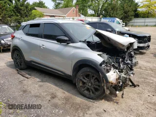2019 Nissan Kicks S z VIN 3N1CP5CU0KL525203, wystawiony jako Copart lot #58907425 z przebiegiem 46 225 mil mil oraz Szkoda całkowita • Salvage title. Historia ofert i sprzedaży dostępna na DreamBid. Obrazek 4.