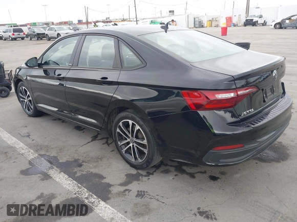 2024 Volkswagen Jetta Sport z VIN 3VWBM7BU0RM050426, wystawiony jako IAAI lot #42213683 z przebiegiem 29 940 mil mil oraz . Historia ofert i sprzedaży dostępna na DreamBid. Obrazek 3.