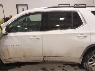 2020 Chevrolet Traverse LT Cloth z VIN 1GNERGKWXLJ263981, wystawiony jako IAAI lot #41606187 z przebiegiem 65 134 mil mil oraz . Historia ofert i sprzedaży dostępna na DreamBid. Obrazek 14.