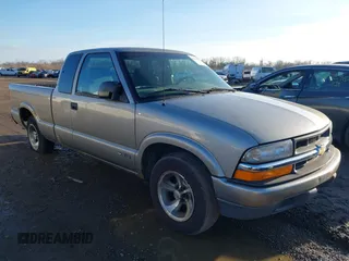 2002 Chevrolet S-10 LS with VIN 1GCCS19W628244860, listed as a IAAI auction lot 41215211 with 149,807 mi miles. Bid and sale history available at carsss.com. Image 1.
