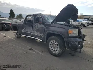 2016 GMC Sierra 2500HD Denali with VIN 1GT12UEG2GF247586, listed as a Copart auction lot 82901624 with 156,376 mi miles and Non Repairable. Bid and sale history available at carsss.com. Image 4.