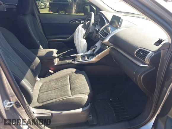 2018 Mitsubishi Eclipse Cross SE with VIN JA4AT5AAXJZ067647, listed as a IAAI auction lot 41622320 with 120,327 mi miles and . Bid and sale history available at DreamBid. Image 5.