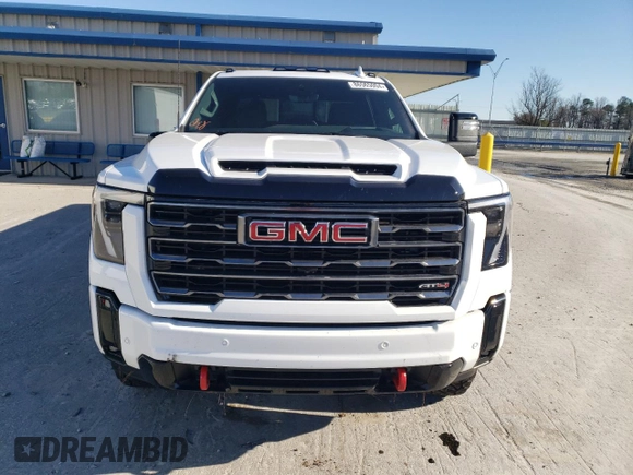 2025 GMC Sierra 2500HD AT4 z VIN 1GT4UPEY7SF114283, wystawiony jako Copart lot #86565004 z przebiegiem 4 371 mil mil oraz Szkoda całkowita • Salvage title. Historia ofert i sprzedaży dostępna na DreamBid. Obrazek 5.