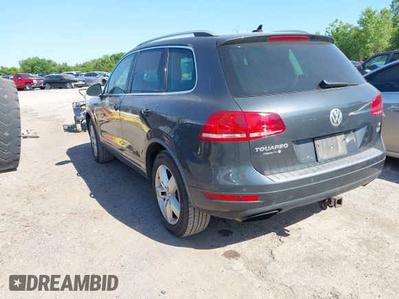 2012 Volkswagen Touareg Sport z VIN WVGFF9BP3CD003376, wystawiony jako IAAI lot #42249714 z przebiegiem 248 635 mil mil oraz . Historia ofert i sprzedaży dostępna na DreamBid. Obrazek 3.