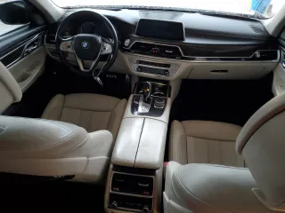 2016 BMW 7 Series 740i z VIN WBA7E2C55GG547752, wystawiony jako Copart lot #59336725 z przebiegiem Nie podano mil oraz Czysty tytuł • Clean title. Historia ofert i sprzedaży dostępna na DreamBid. Obrazek 8.