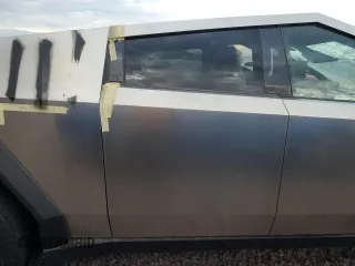 2024 Tesla Cybertruck z VIN 7G2CEHED6RA013370, wystawiony jako Copart lot #69230494 z przebiegiem Nie podano mil oraz Szkody całkowita. Historia ofert i sprzedaży dostępna na DreamBid. Obrazek 10.