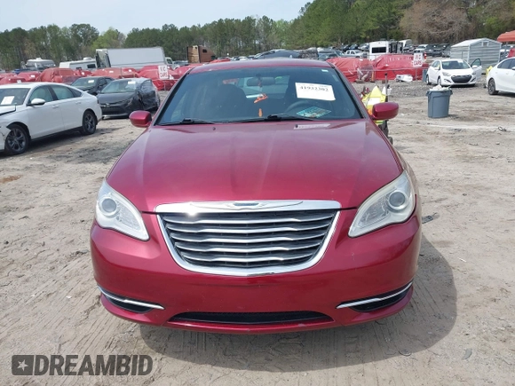 2014 Chrysler 200 LX z VIN 1C3CCBAB1EN209312, wystawiony jako IAAI lot #41932302 z przebiegiem 143 335 mil mil oraz . Historia ofert i sprzedaży dostępna na DreamBid. Obrazek 12.