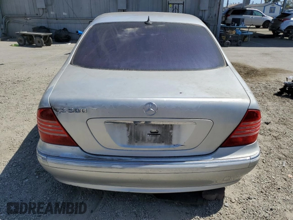 2004 Mercedes-Benz S 500 z VIN WDBNG75J74A419831, wystawiony jako Copart lot #56984295 z przebiegiem Nie podano mil oraz Czysty tytuł • Clean title. Historia ofert i sprzedaży dostępna na DreamBid. Obrazek 6.