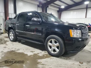 2010 Chevrolet Avalanche LTZ z VIN 3GNVKGE04AG290474, wystawiony jako Copart lot #51571895 z przebiegiem 130 497 mil mil oraz Szkoda całkowita • Salvage title. Historia ofert i sprzedaży dostępna na DreamBid. Obrazek 4.