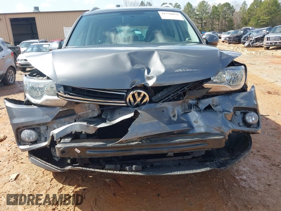 2015 Volkswagen Tiguan SE z VIN WVGBV7AXXFW503955, wystawiony jako IAAI lot #41730076 z przebiegiem 146 446 mil mil oraz . Historia ofert i sprzedaży dostępna na DreamBid. Obrazek 6.