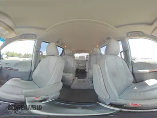 2013 Toyota Sienna XLE AAS z VIN 5TDYK3DC7DS405214, wystawiony jako Copart lot #62500205 z przebiegiem 182 468 mil mil oraz Szkoda całkowita • Salvage title. Historia ofert i sprzedaży dostępna na DreamBid. Obrazek 15.