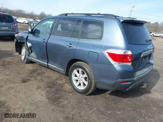 2013 Toyota Highlander with VIN 5TDBK3EH7DS264788, listed as a IAAI auction lot 41498643 with 162,731 mi miles. Bid and sale history available at carsss.com. Image 3.