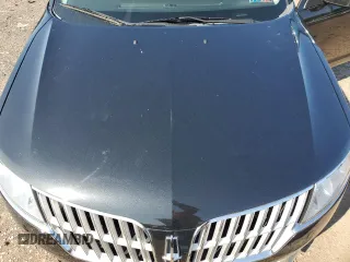 2010 Lincoln MKZ z VIN 3LNHL2GCXAR751058, wystawiony jako Copart lot #58390005 z przebiegiem 61 452 mil mil oraz Szkoda całkowita • Salvage title. Historia ofert i sprzedaży dostępna na DreamBid. Obrazek 11.