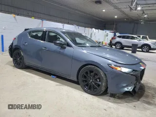 2021 Mazda 3 Premium Plus z VIN JM1BPBNY8M1403528, wystawiony jako Copart lot #85202274 z przebiegiem 26 510 mil mil oraz Szkoda całkowita • Salvage title. Historia ofert i sprzedaży dostępna na DreamBid. Obrazek 4.