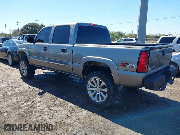 2006 Chevrolet Silverado 1500 LT1 with VIN 2GCEK13TX61184260, listed as a IAAI auction lot 41651907 with 192,143 mi miles. Bid and sale history available at carsss.com. Image 3.