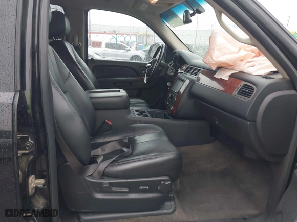 2010 Chevrolet Suburban LT with VIN 1GNUKJE35AR118585, listed as a IAAI auction lot 41730021 with 195,692 mi miles. Bid and sale history available at carsss.com. Image 5.