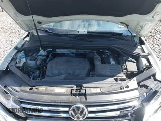 2018 Volkswagen Tiguan SEL with VIN 3VV3B7AX2JM060292, listed as a IAAI auction lot 42274534 with 97,604 mi miles and . Bid and sale history available at DreamBid. Image 10.