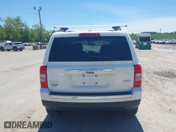 2016 Jeep Patriot High Altitude z VIN 1C4NJRFB8GD707642, wystawiony jako IAAI lot #42324960 z przebiegiem 176 344 mil mil oraz . Historia ofert i sprzedaży dostępna na DreamBid. Obrazek 16.