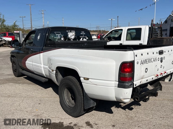 1998 Dodge 3500 z VIN 1B7MC33W4WJ170987, wystawiony jako Copart lot #78019324 z przebiegiem 216 753 mil mil oraz Szkoda całkowita • Salvage title. Historia ofert i sprzedaży dostępna na DreamBid. Obrazek 3.
