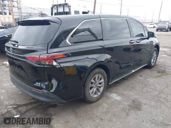 2022 Toyota Sienna XLE with VIN 5TDYRKEC8NS123217, listed as a IAAI auction lot 41904442 with 73,802 mi miles. Bid and sale history available at carsss.com. Image 4.