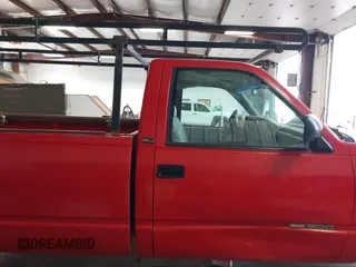 1993 GMC Sierra 1500 z VIN 1GTEK14H0PE542993, wystawiony jako IAAI lot #41833743 z przebiegiem 225 085 mil mil oraz . Historia ofert i sprzedaży dostępna na DreamBid. Obrazek 13.