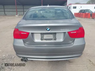 2011 BMW 3 Series 328i xDrive z VIN WBAPK5C52BF123454, wystawiony jako IAAI lot #42108474 z przebiegiem 111 165 mil mil oraz . Historia ofert i sprzedaży dostępna na DreamBid. Obrazek 16.
