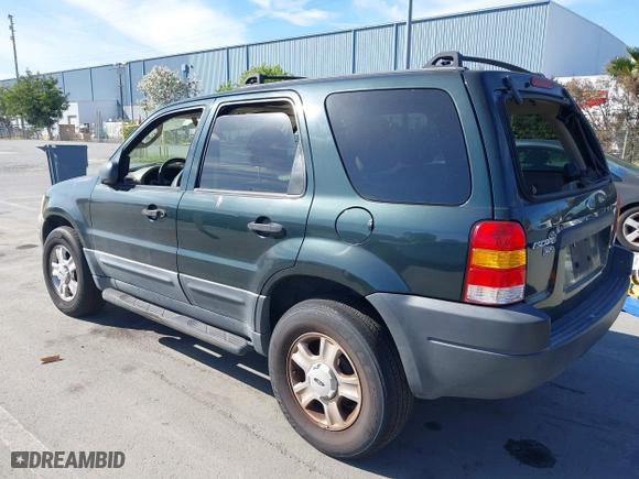 2004 Ford Escape XLT with VIN 1FMCU03184DA00828, listed as a IAAI auction lot 42021621 with 164,667 mi miles. Bid and sale history available at carsss.com. Image 3.