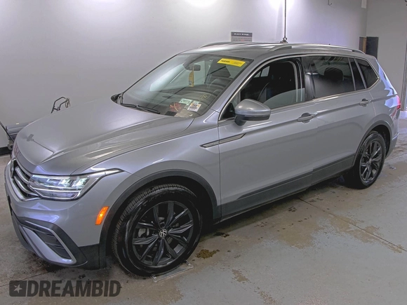 2024 Volkswagen Tiguan SE with VIN 3VV3B7AX9RM084536, listed as a IAAI auction lot 42708274 with 33,250 mi miles and . Bid and sale history available at DreamBid. Image 10.