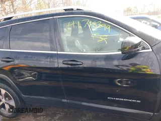 2019 Jeep Cherokee Limited с VIN 1C4PJLDBXKD433958, выставлен на аукционе IAAI как лот 41718399 с пробегом 135 977 миль миль и . История ставок и продаж доступна на DreamBid. Изображение 14.
