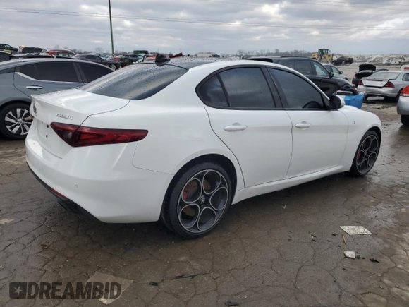 2022 Alfa Romeo Giulia Veloce z VIN ZARFANBN2N7653138, wystawiony jako Copart lot #41444005 z przebiegiem Nie podano mil oraz Szkody całkowita. Historia ofert i sprzedaży dostępna na DreamBid. Obrazek 3.