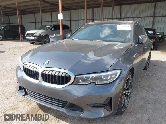 2021 BMW 3 Series 330i z VIN 3MW5R1J03M8B48135, wystawiony jako IAAI lot #41878583 z przebiegiem 33 719 mil mil oraz . Historia ofert i sprzedaży dostępna na DreamBid. Obrazek 2.